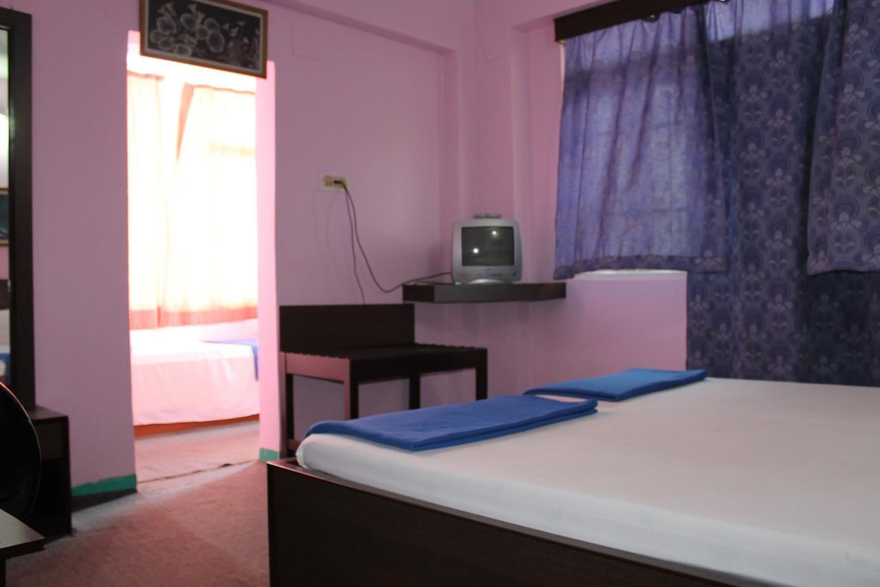 Hotel Arya Palace Puri Luaran gambar