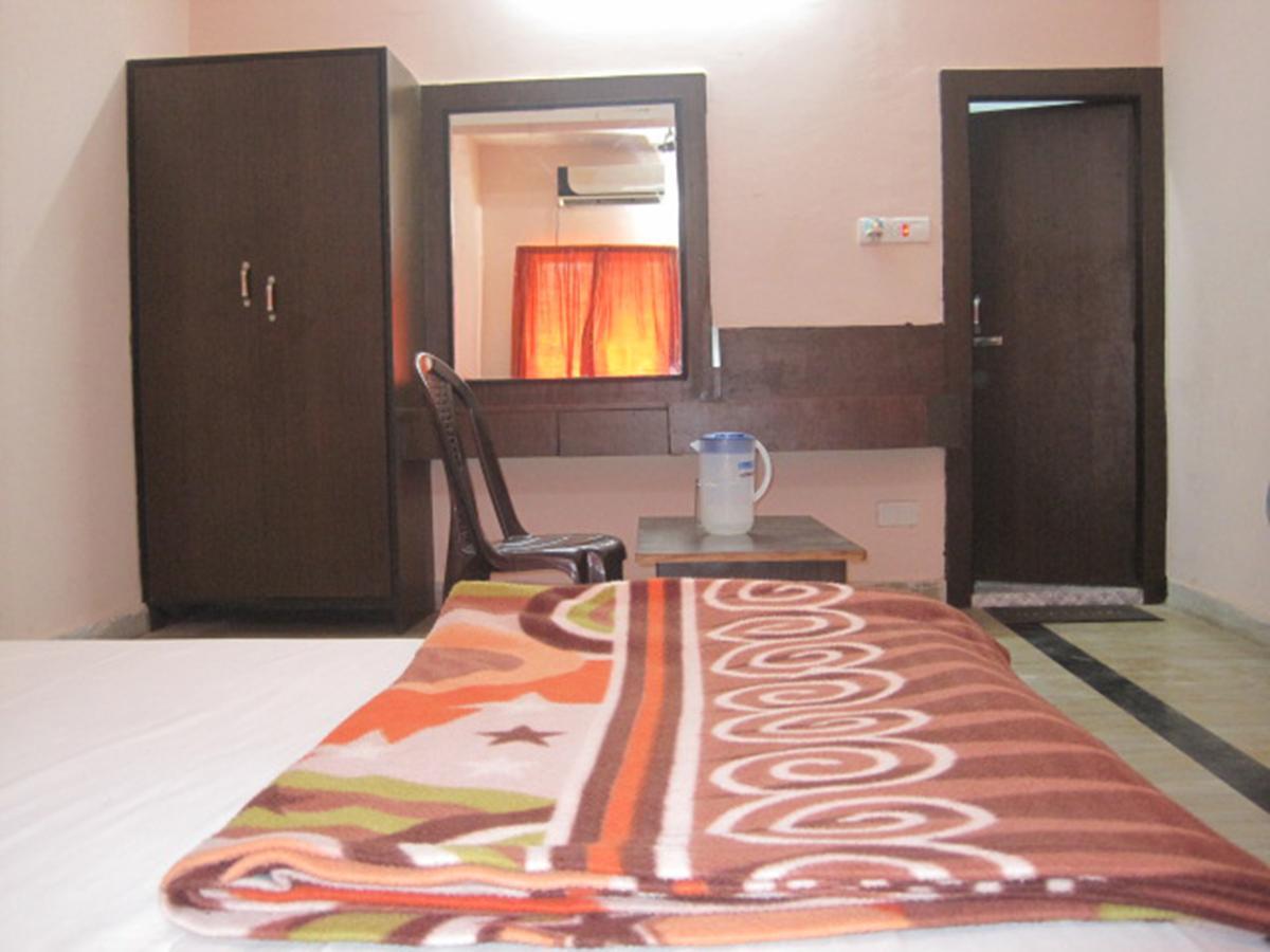 Hotel Arya Palace Puri Luaran gambar
