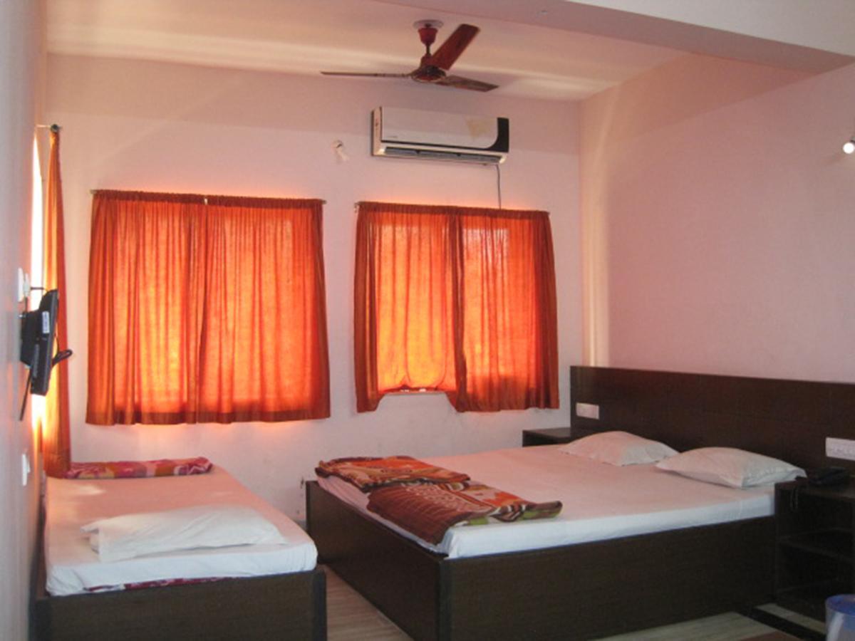 Hotel Arya Palace Puri Luaran gambar