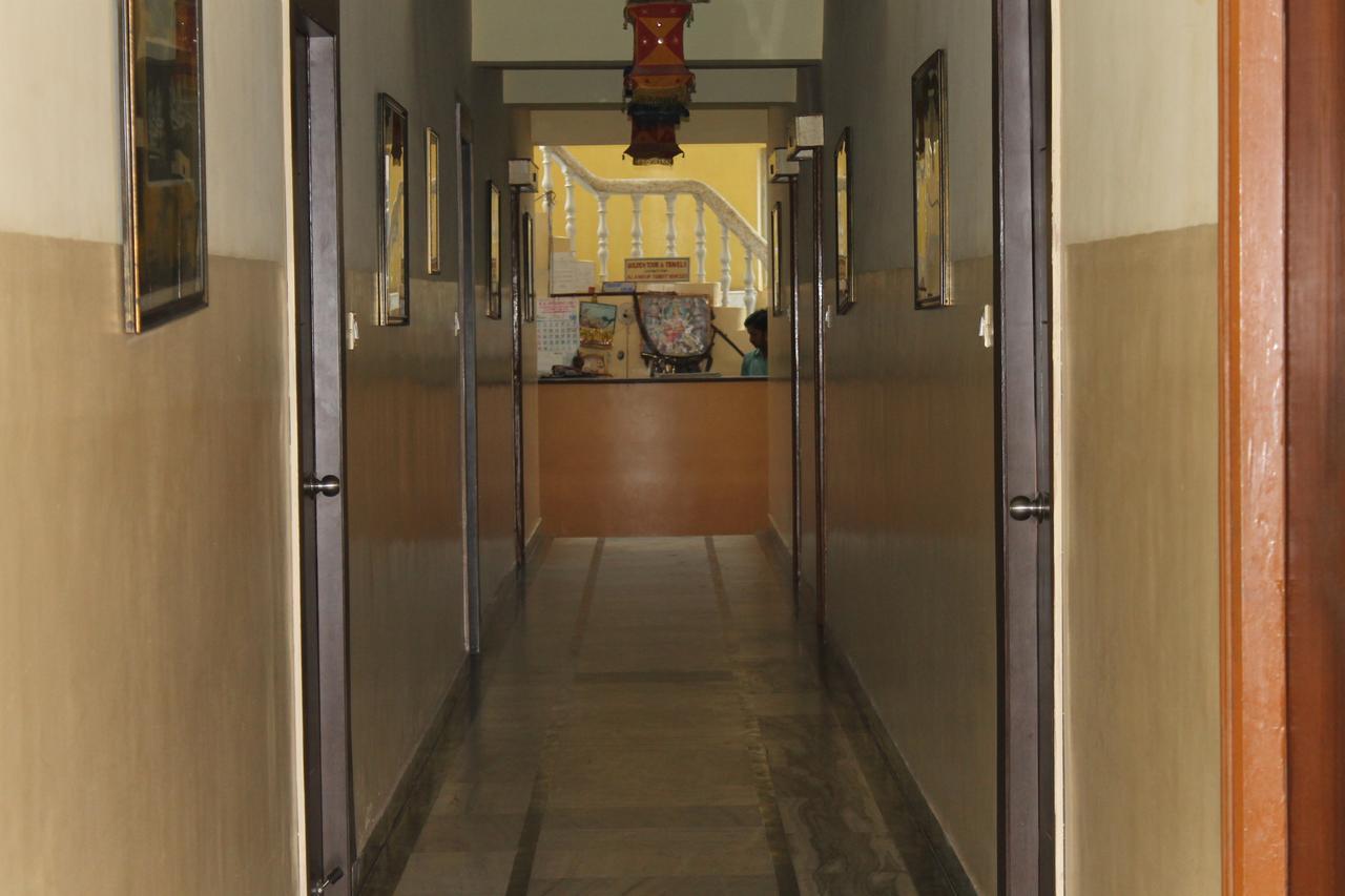 Hotel Arya Palace Puri Luaran gambar