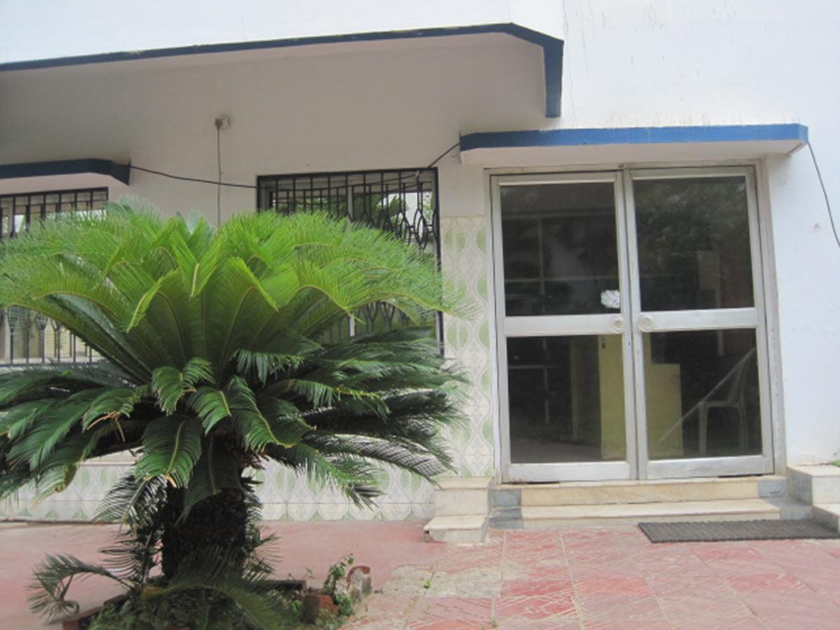 Hotel Arya Palace Puri Luaran gambar