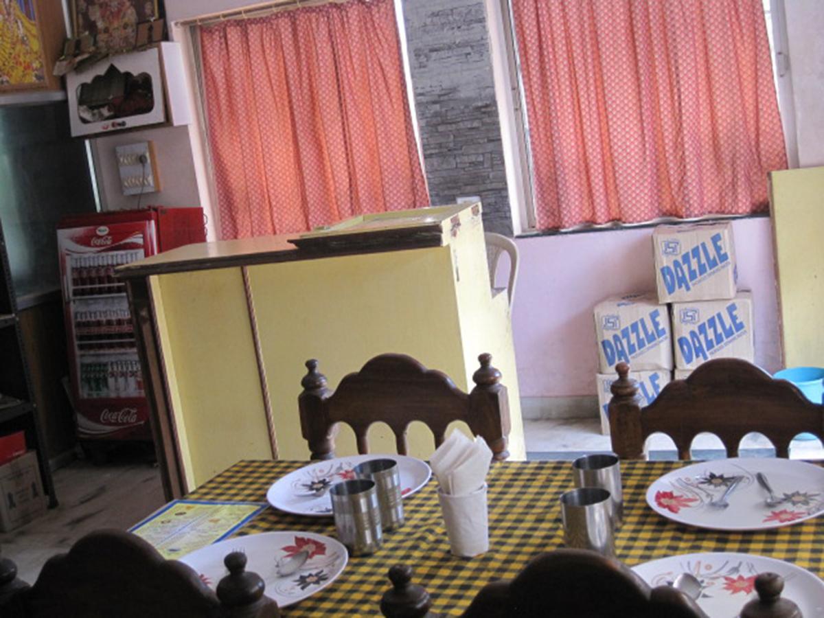 Hotel Arya Palace Puri Luaran gambar