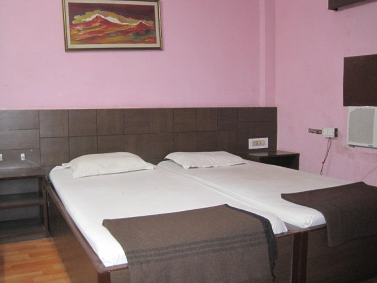 Hotel Arya Palace Puri Luaran gambar
