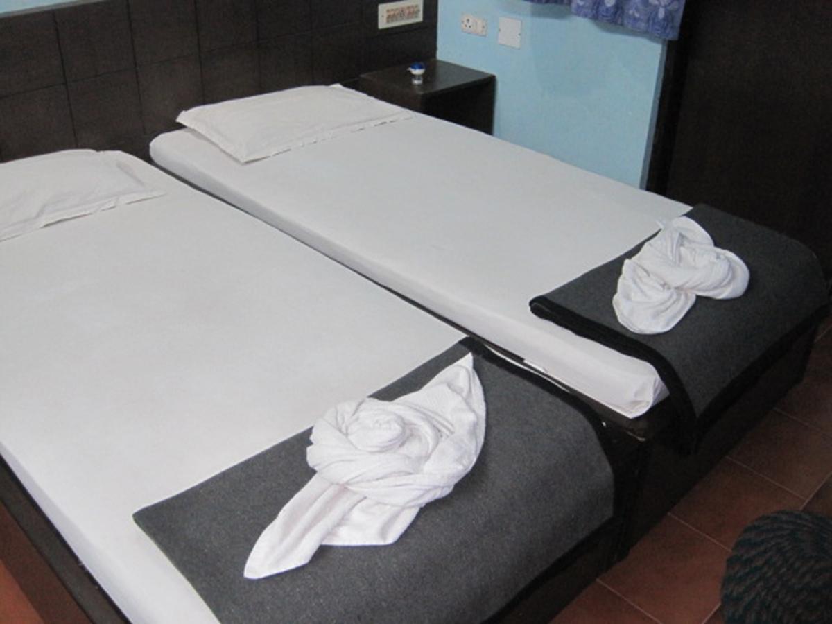 Hotel Arya Palace Puri Luaran gambar