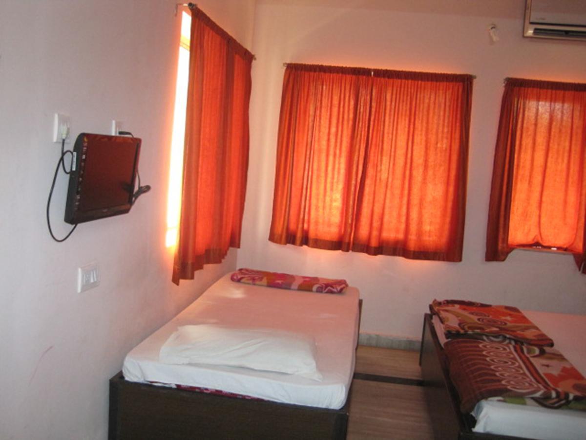 Hotel Arya Palace Puri Luaran gambar