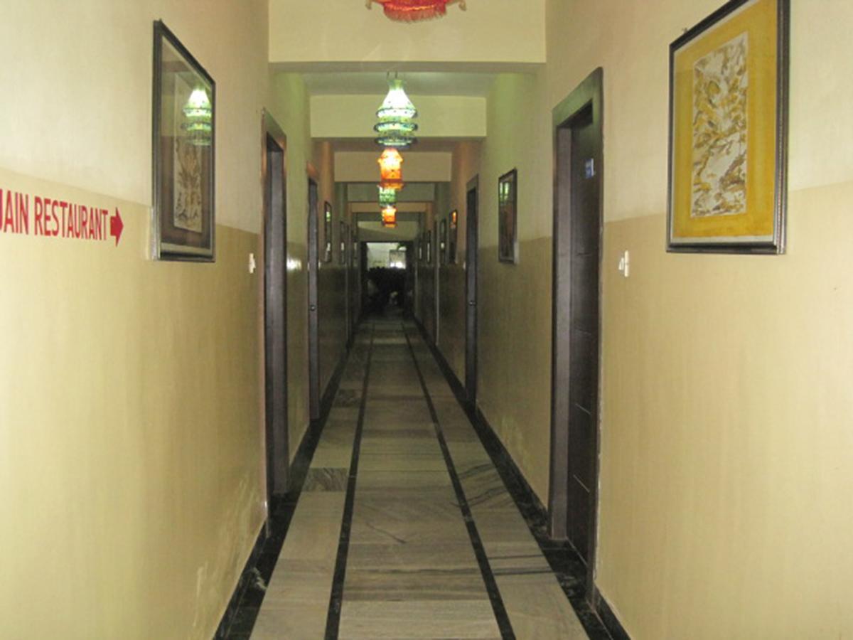 Hotel Arya Palace Puri Luaran gambar